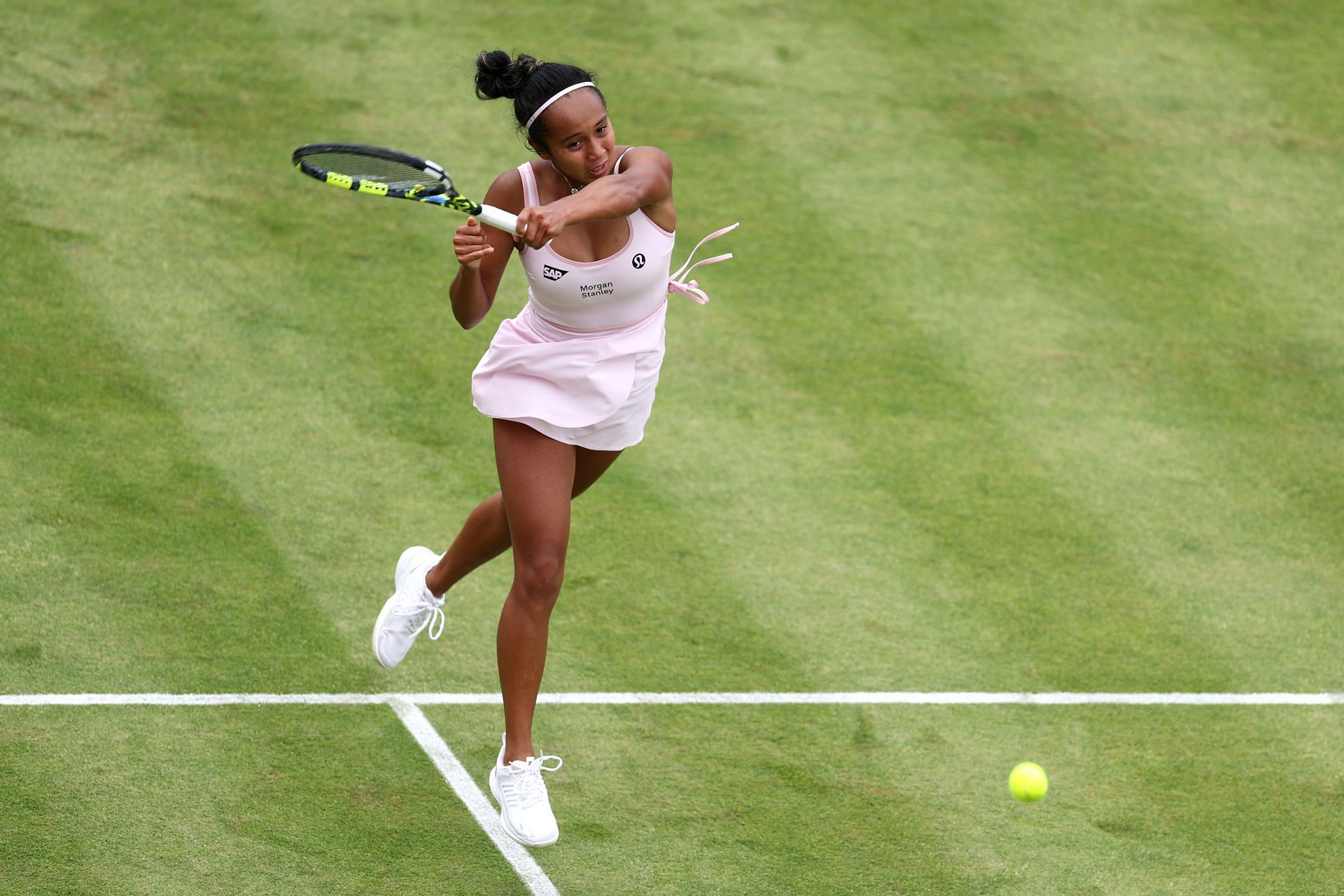 Fernandez plays a forehand at the HSBC Championships - Day One - Source: Getty